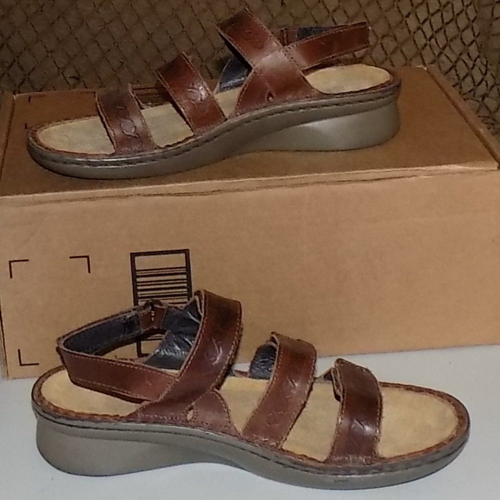 Naot Brown tooled leather straps EU38 US7
